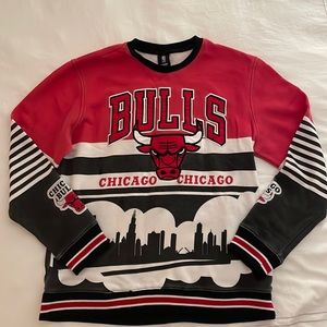 *VINTAGE* (barely worn) Chicago Bulls Sweatshirt
